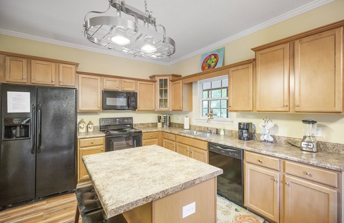 Seneca House | Best Porch on Lake Hartwell & very close to Clemson University