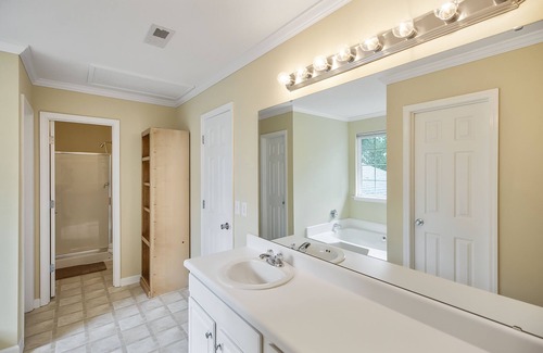 Seneca House | Best Porch on Lake Hartwell & very close to Clemson University