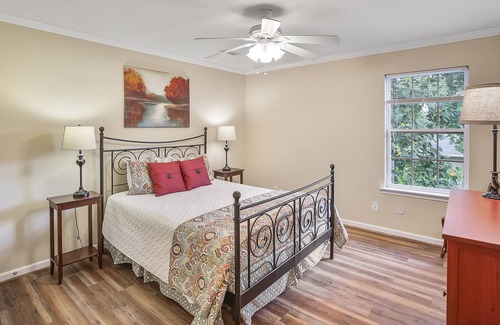 Seneca House | Best Porch on Lake Hartwell & very close to Clemson University