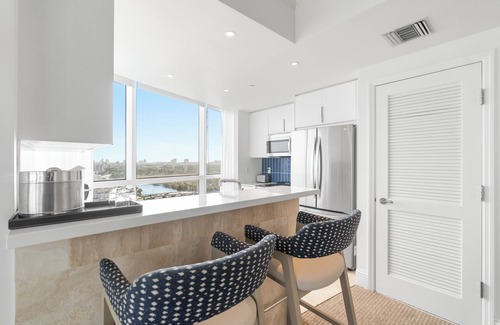 Mid Beach Hotel | Best Rates! Remodeled Gorgeous 1BR/2Bath Corner Unit Oceanview Free Spa Passes