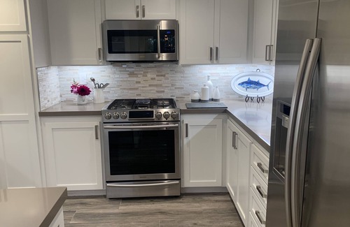 East Beach Condo | Best SB Beach Location + Amenities . Pool Gym Tennis Garage