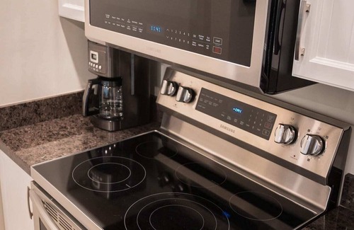 Upper Village Condo | Best-Ski-In-Out 4 Couples | 3 HotTubs | Suite Life Original | The Aspens