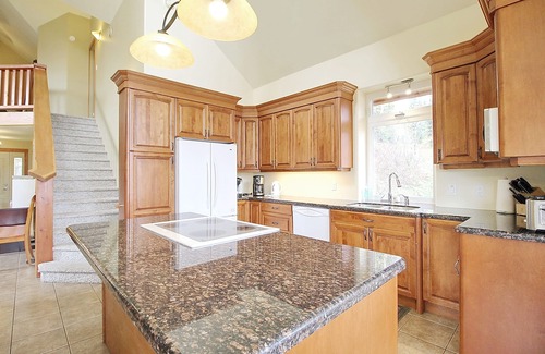 Golden House | Best Ski-in/Ski-Out Luxury Chalet at Khmr - Hot Tub, Heated Floors, game table