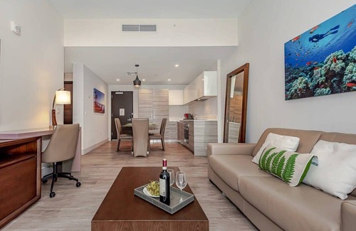 Hollywood Apartment | Best Stay|Rooftop Pool|Ocean View Balcony
