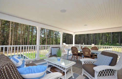 Lakeside House | Best Town WASHINGTON! PoshPadsCT"51 SENFF" 2Hrs-NYC Mint 5BR, Ski, BBQ, HotTub!