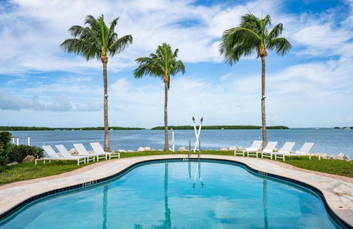 Islamorada House | Best Vacation Choice! Outdoor Pool, Beachfront Location, Pets are Welcome!