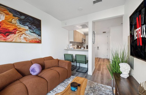 Beverly Grove Apartment | Best vacation in Hollywood with luxury amenities