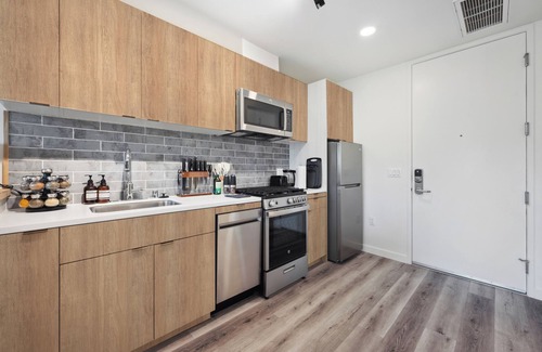 Beverly Grove Apartment | Best vacation in Hollywood with luxury amenities