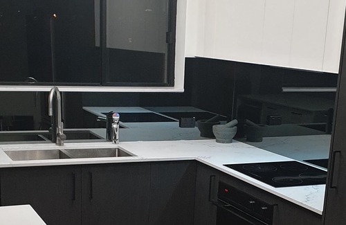 Lutwyche Apartment | Best Value 3 Bed Brisbane Self-Contained Apartment With City Views Sleeps 7