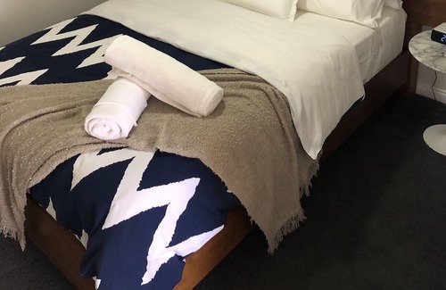 Lutwyche Apartment | Best Value 3 Bed Brisbane Self-Contained Apartment With City Views Sleeps 7