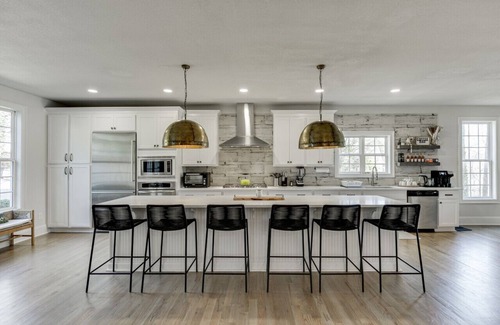 Gainesville House | Best Value on Lake Lanier for Summer!