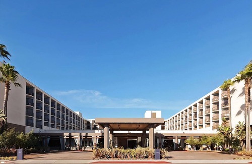 South Redondo Hotel | Best Value, Quality Stay! Pet-Friendly, Short Drive to Venice Beach Boardwalk