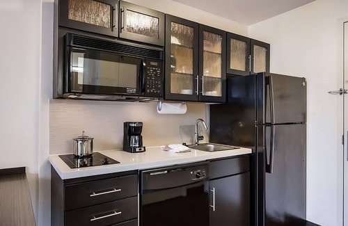 Burlington Hotel | Best Value, Quality Stay! Short Drive to Harvard Museum of Natural History