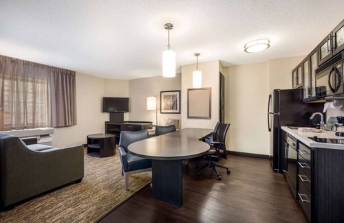 Burlington Hotel | Best Value, Quality Stay! Short Drive to Harvard Museum of Natural History