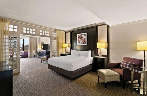 Downtown Baltimore Hotel | Best Value, Quality Stay! Close to M&T Bank Stadium, Pet-Friendly, w/Pool