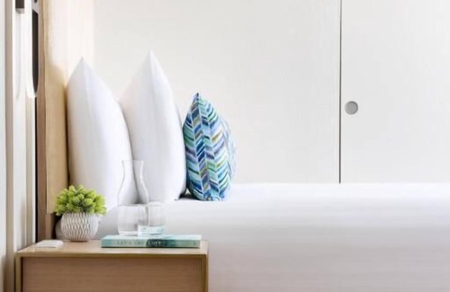 Calabasas Hotel | Best Value, Quality Stay! Pool, Dog-friendly, Walk to Lake Calabasas Park