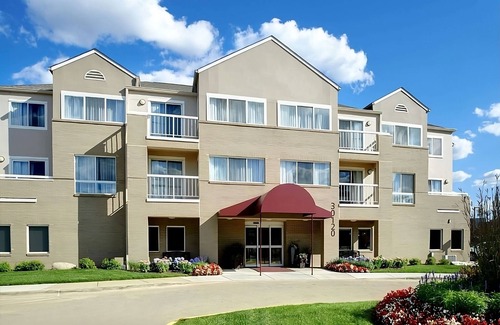 Warren Hotel | Best Value, Quality Stay! Short Drive to Red Oaks Waterpark, w/Free Breakfast!