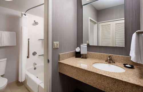 Laguna Hills Hotel | Best Value, Quality Stay! 2 Pet friendly Modern Units Near Newport Sports Museum