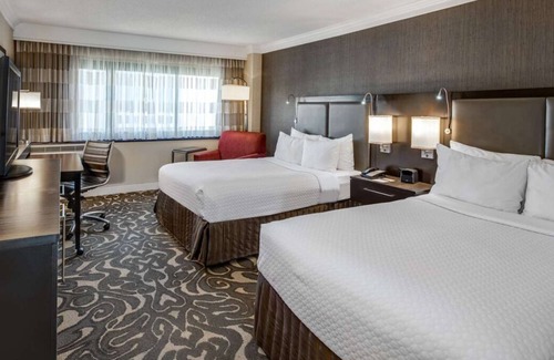 Los Angeles Resort | Best Value, Quality Stay! Close to Automobile Driving Museum, w/Shuttle!