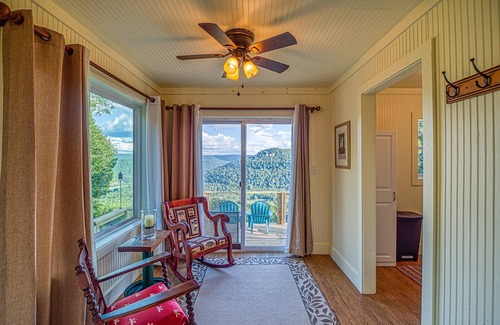 Jasper Cabin | Best View! Beautiful Ozarks cabin ON rim of AR Grand Canyon! Many new updates