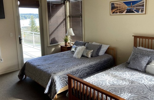 Allyn Apartment | Best view in Allyn!