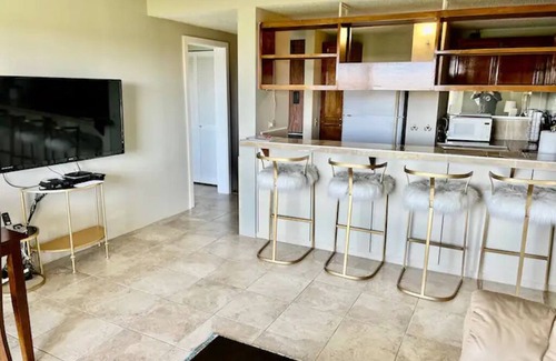 Hilo Condo | Best View in Hilo - Pool, WIFI, 2 BD Condo
