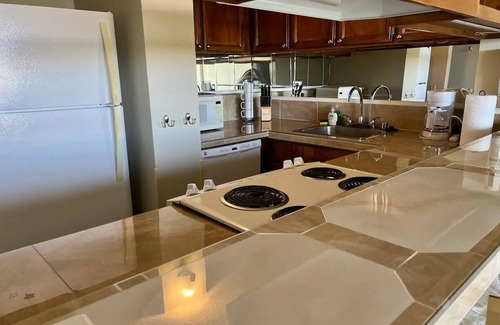 Hilo Condo | Best View in Hilo - Pool, WIFI, 2 BD Condo