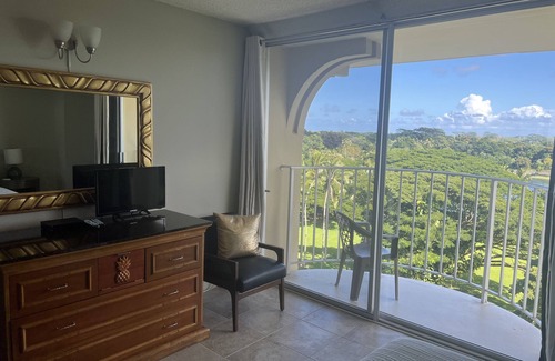 Hilo Condo | Best View in Hilo - Pool, WIFI, 2 BD Condo