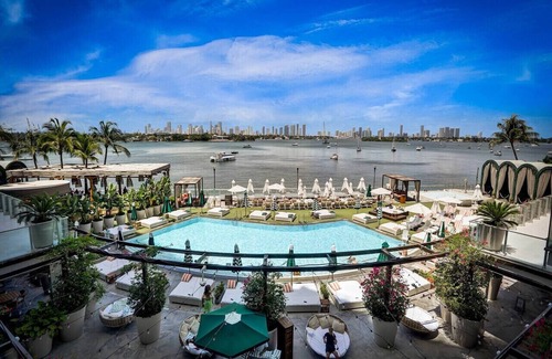 West Avenue Condo | Best View in South Beach Miami Bay view Balcony King Suite