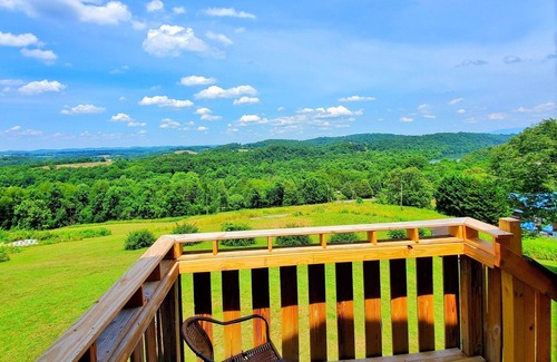 Sevierville House | Best View in the Area! Hot Tub!
