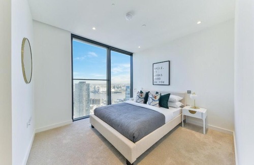 Canary Wharf Apartment | Best view of Canary Wharf