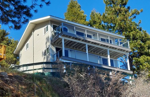 Running Springs House | Best View on the Mountain, All New Furniture/Beds, Internet for Remote work!