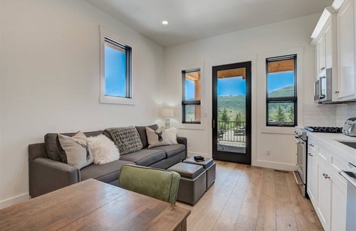 South Snyderville Basin House | Best Views and Location to Park City Mountain