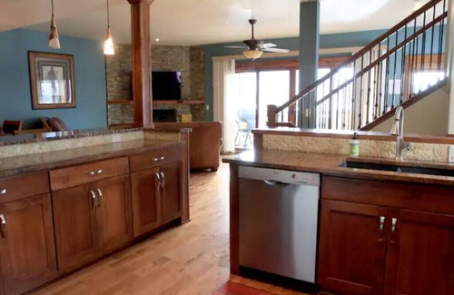 Glenwood Springs House | Best Views in Glenwood Springs Hot Tub & Game Room
