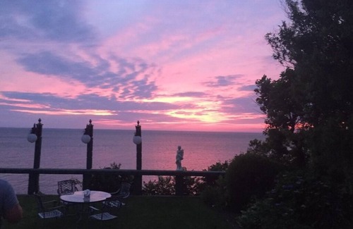 Cutchogue House | Best Waterfront VIEW ON THE NORTH FORK MATURE GARDENS QUIET STREET PRIVATE BEACH