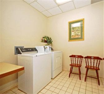 Brook Park Hotel | Best Western Airport Inn & Suites Cleveland