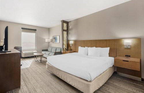 La Vernia Hotel | Best Western Green Oak Inn & Suites