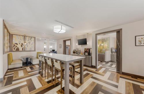 La Vernia Hotel | Best Western Green Oak Inn & Suites