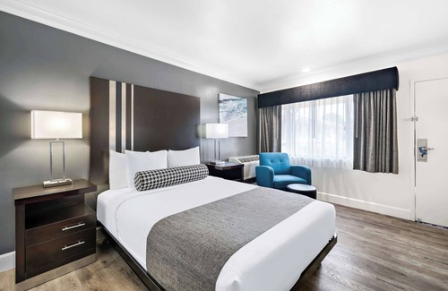 Munras Avenue Hotel | Best Western Park Crest Inn