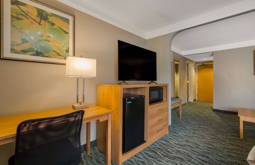Manchester Hotel | Best Western Plus Executive Court Inn & Conference Center