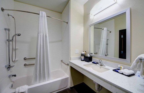 Muskogee Hotel | Best Western Plus The Inn & Suites At Muskogee