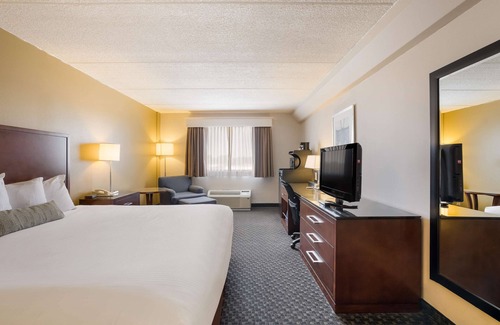 Marinette Hotel | Best Western Riverfront Inn
