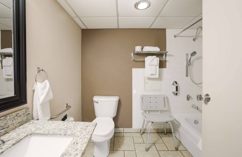 Marinette Hotel | Best Western Riverfront Inn