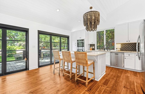Heritage Woods House | BESTNEST by Beverly Serral 44 Heritage Rd, Sea Pines *Pet Friendly*
