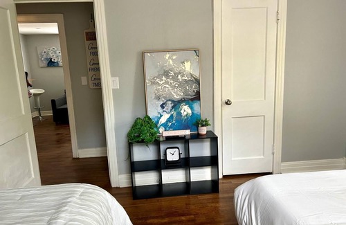 Tyler House | BestStays@Belmont TVs in all rooms large groups welcome