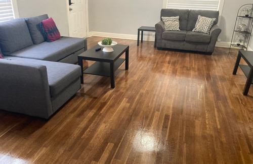Tyler House | BestStays@Belmont TVs in all rooms large groups welcome