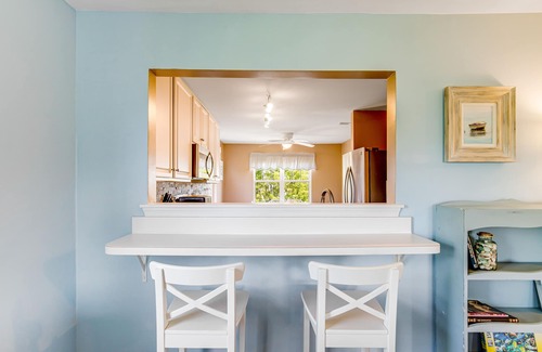Ocean View Condo | Bethany Bay Third-Floor Dog-Friendly Condo w/Free WiFi, Balcony, & Shared Pool