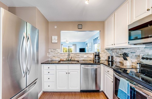 Ocean View Condo | Bethany Bay Third-Floor Dog-Friendly Condo w/Free WiFi, Balcony, & Shared Pool