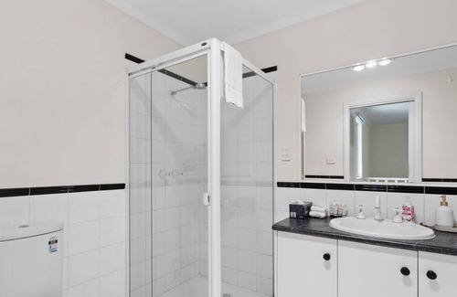 Malvern East House | Bethany in Malvern by Ready Set Stay - WIFI, full linen and towels