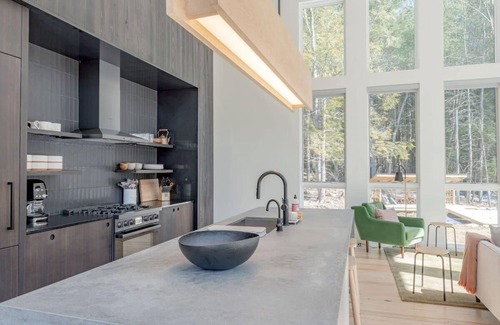 Swan Lake House | Bethel Pines: Secluded + Modern w/Sauna + Firepit